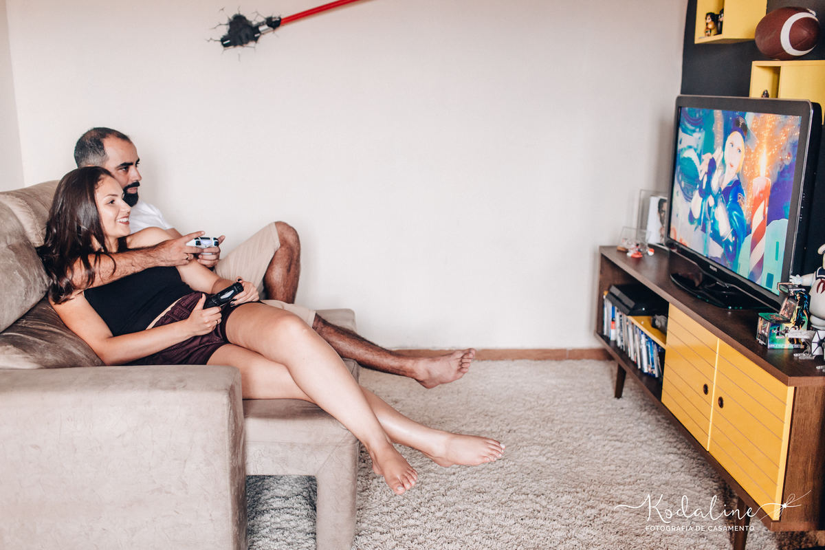 Ensaio pré-casamento realizado na cidade de São Roque com moto e cachorro