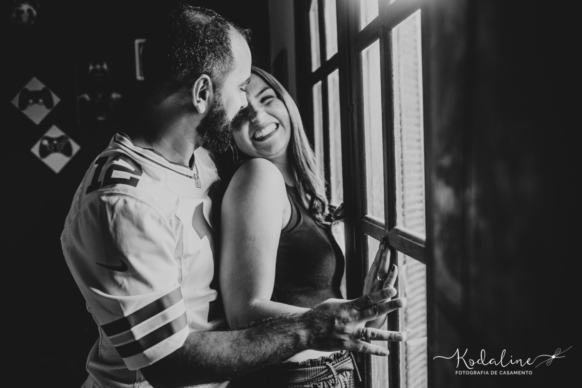 Ensaio pré-casamento realizado na cidade de São Roque com moto e cachorro