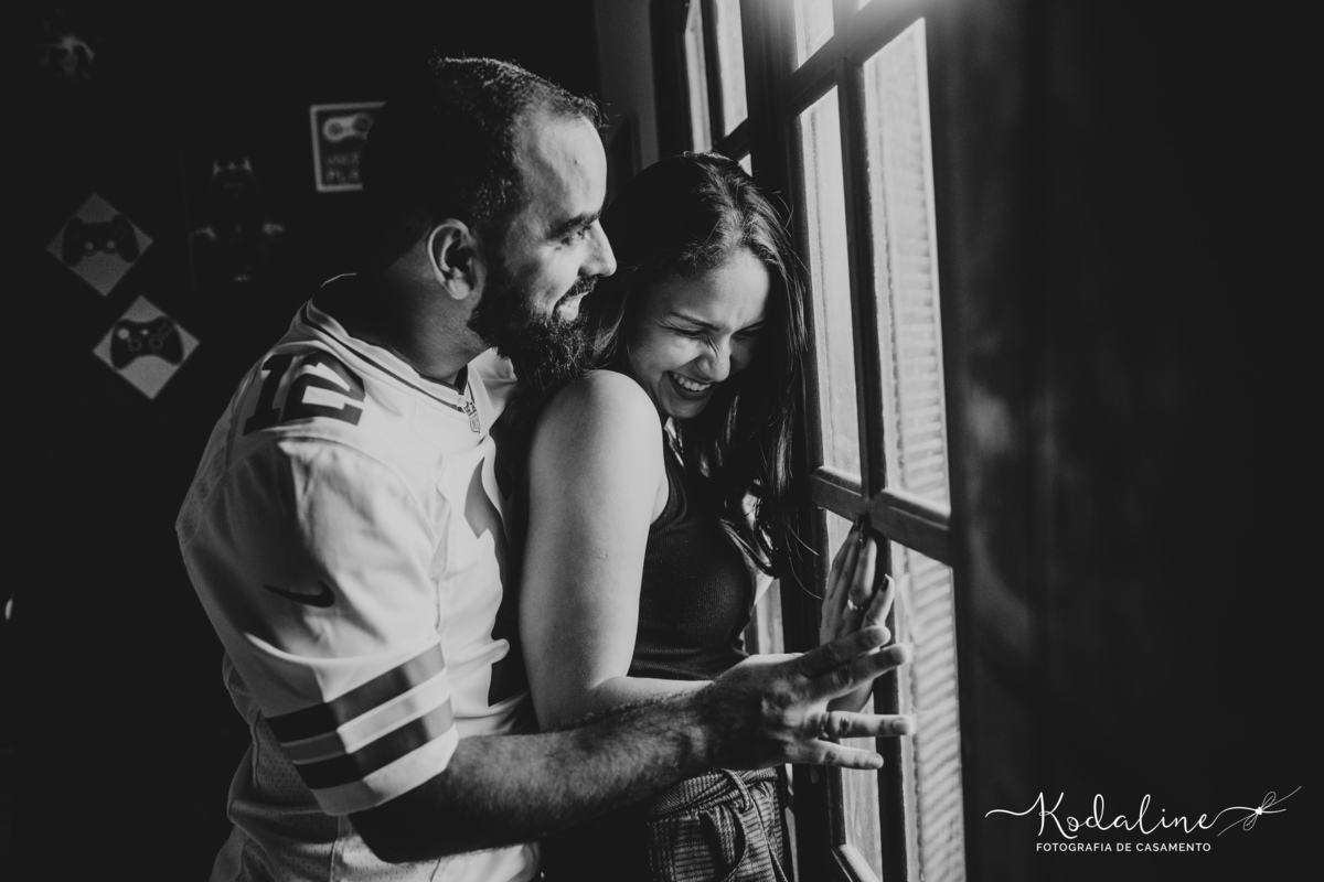 Ensaio pré-casamento realizado na cidade de São Roque com moto e cachorro