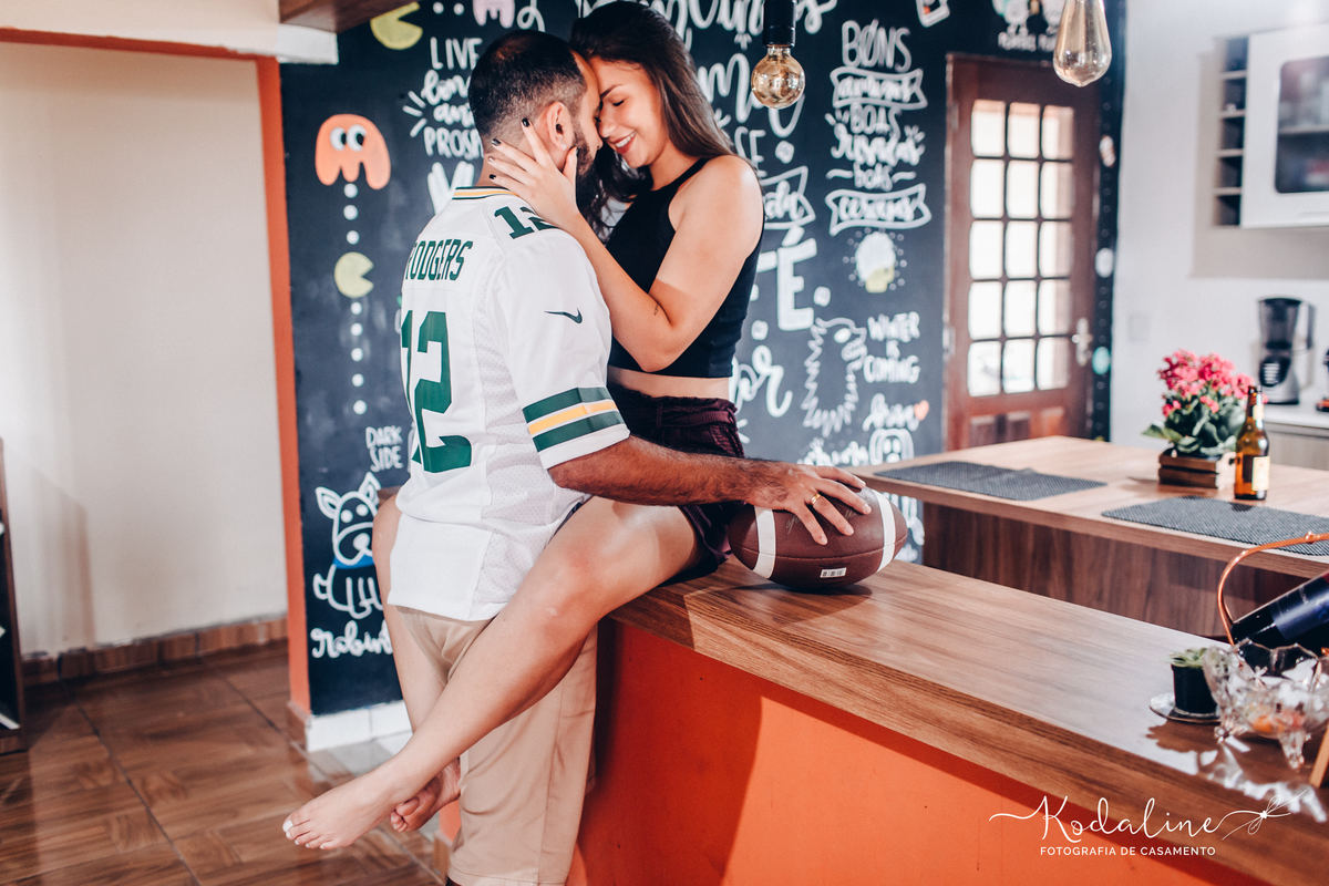 Ensaio pré-casamento realizado na cidade de São Roque com moto e cachorro