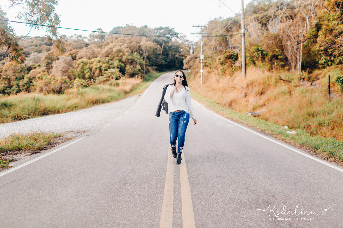 Ensaio pré-casamento realizado na cidade de São Roque com moto e cachorro