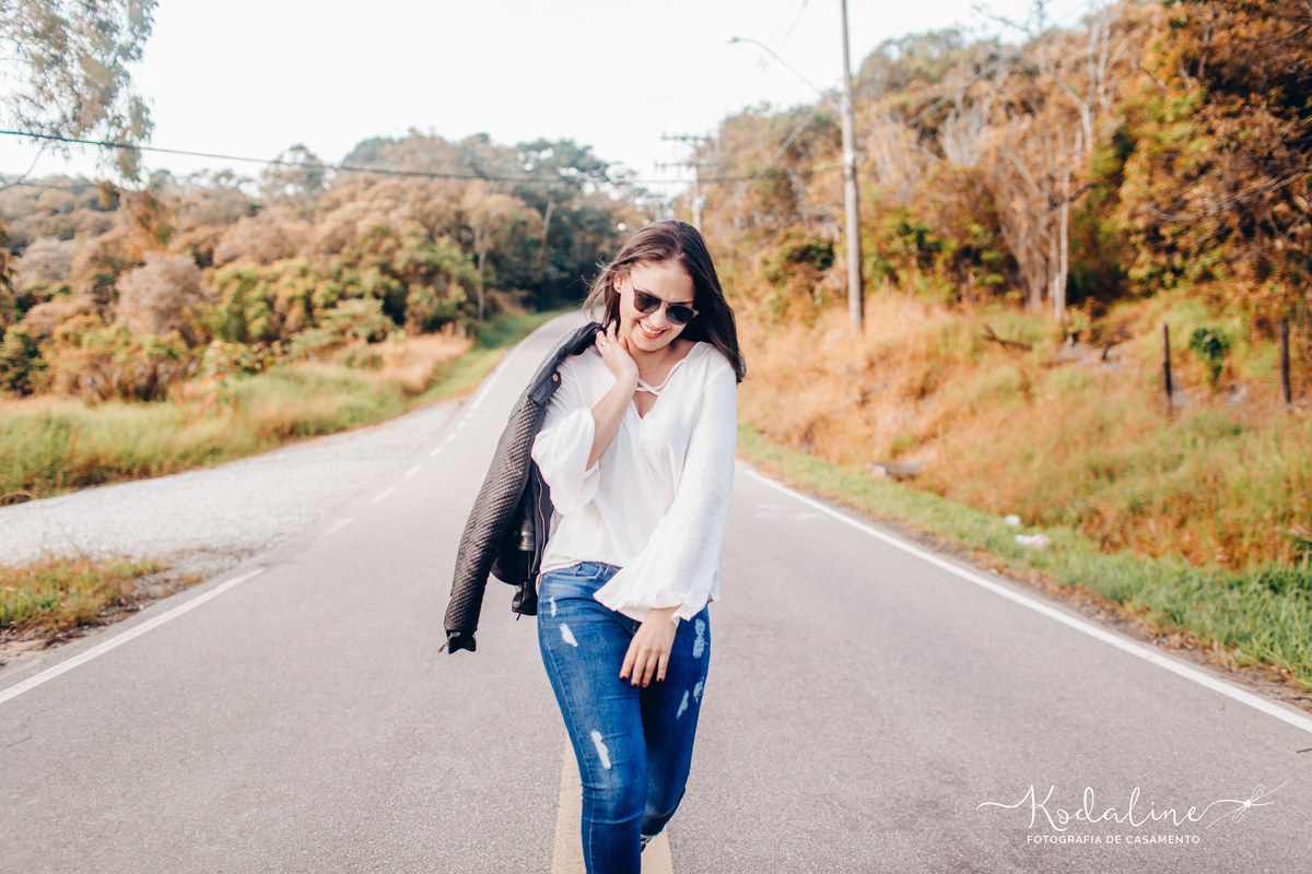 Ensaio pré-casamento realizado na cidade de São Roque com moto e cachorro