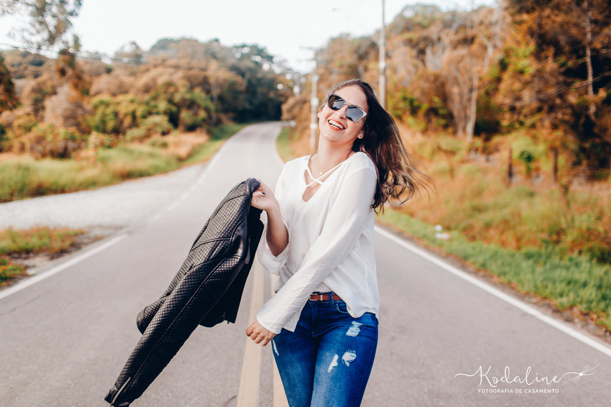 Ensaio pré-casamento realizado na cidade de São Roque com moto e cachorro
