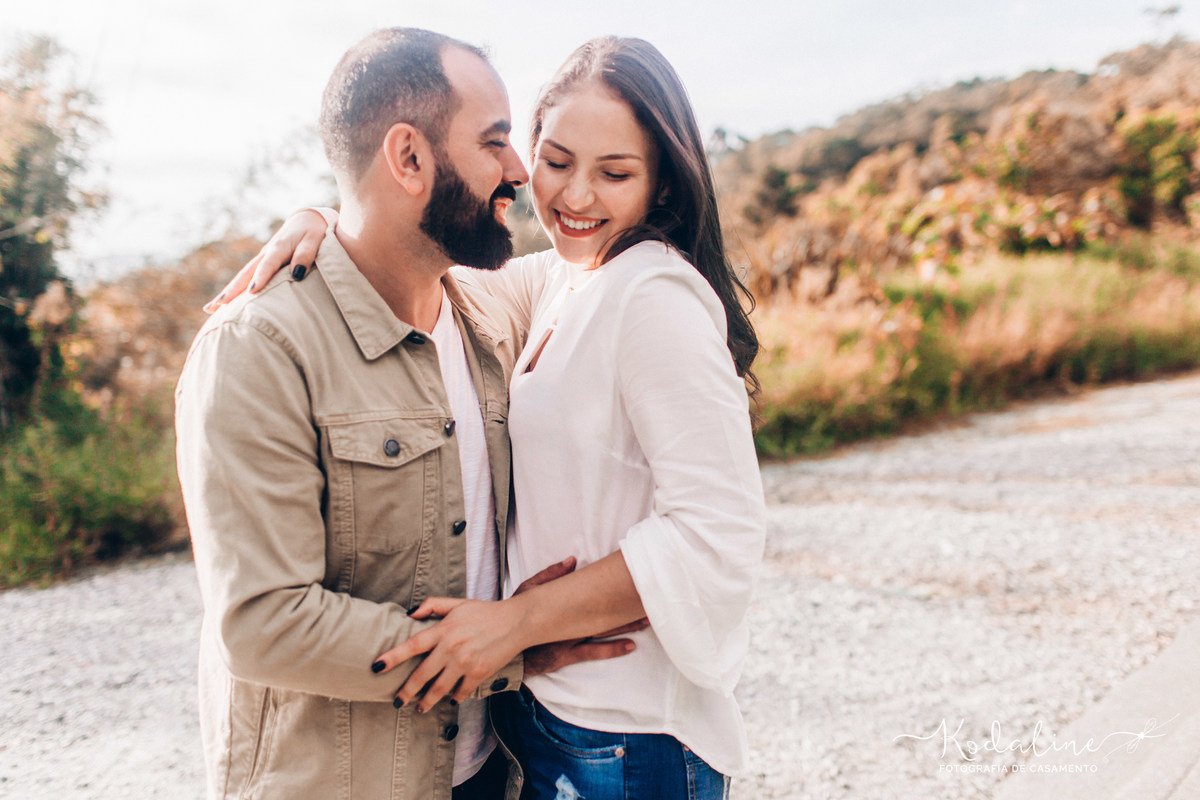 Ensaio pré-casamento realizado na cidade de São Roque com moto e cachorro