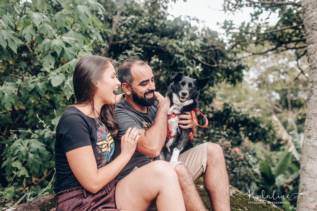 Ensaio pré-casamento realizado na cidade de São Roque com moto e cachorro