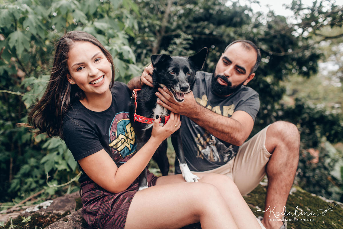 Ensaio pré-casamento realizado na cidade de São Roque com moto e cachorro