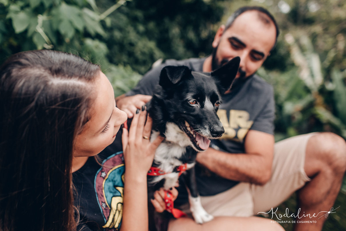 Ensaio pré-casamento realizado na cidade de São Roque com moto e cachorro