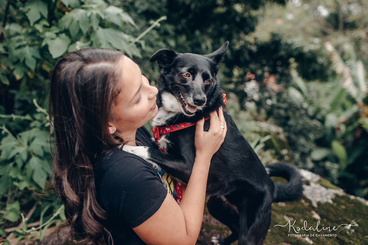 Ensaio pré-casamento realizado na cidade de São Roque com moto e cachorro