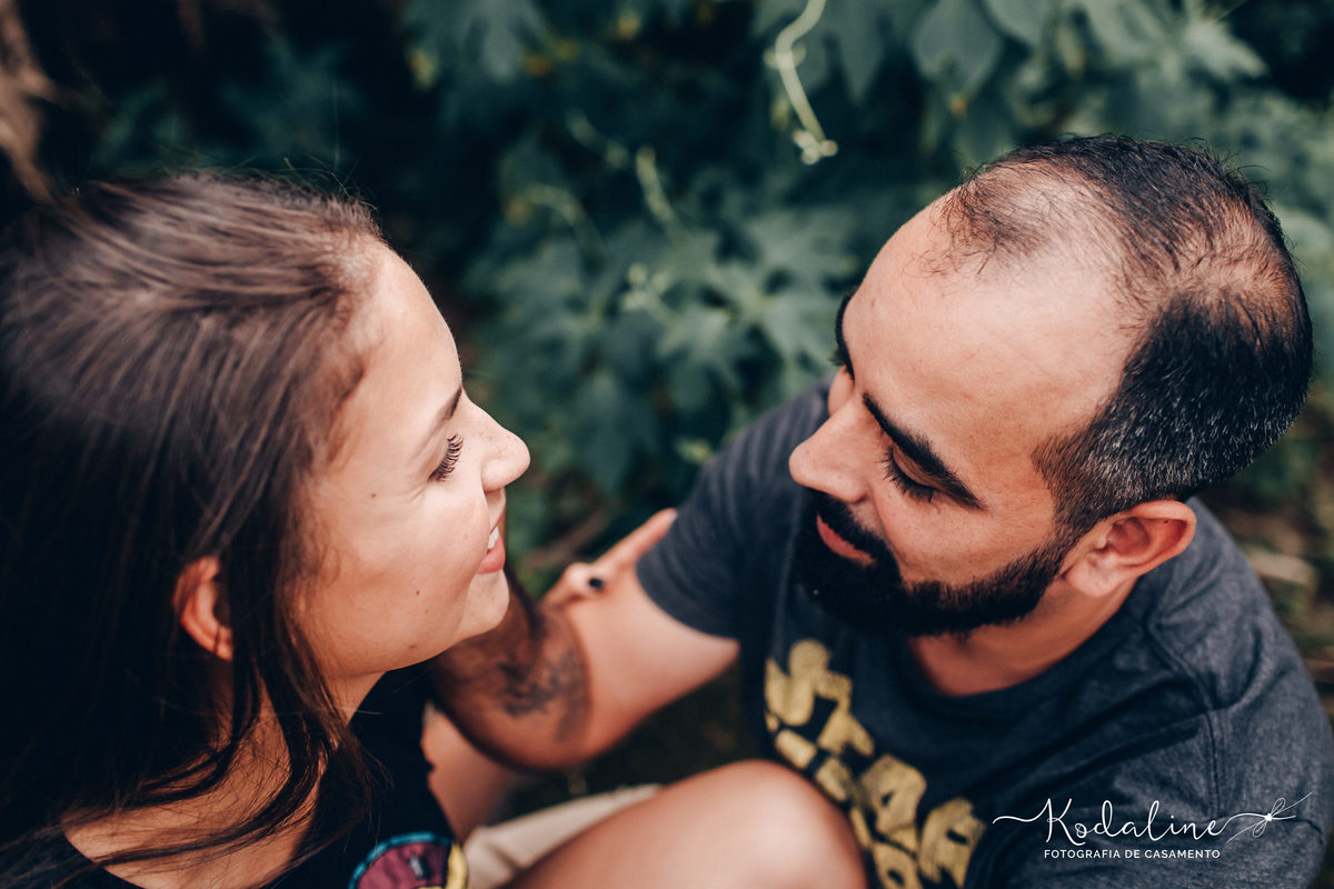 Ensaio pré-casamento realizado na cidade de São Roque com moto e cachorro