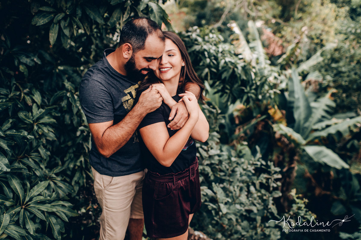 Ensaio pré-casamento realizado na cidade de São Roque com moto e cachorro