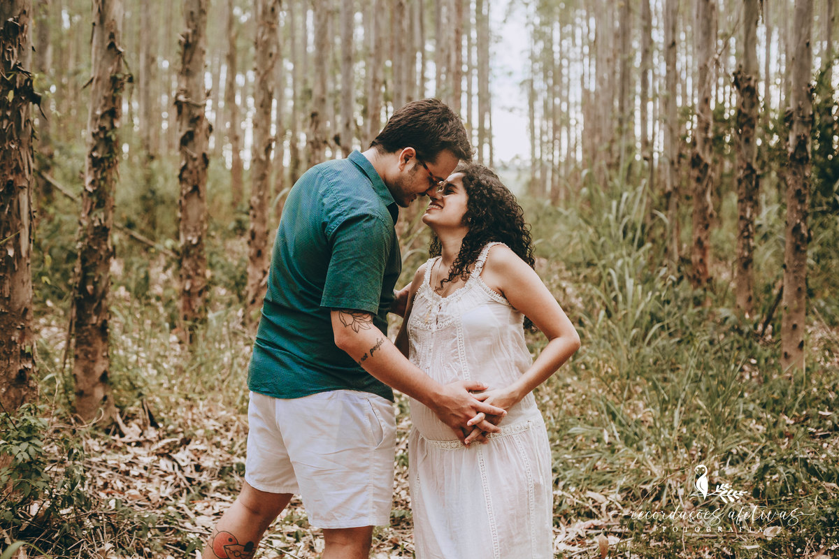 Ensaio Gestante em Plantação de Eucaliptos em Sorocaba