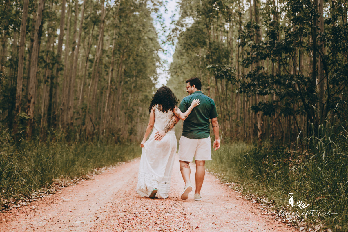 Ensaio Gestante em Plantação de Eucaliptos em Sorocaba