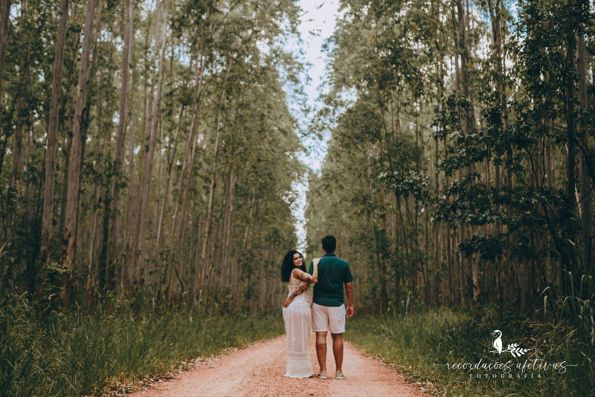 Ensaio Gestante em Plantação de Eucaliptos em Sorocaba