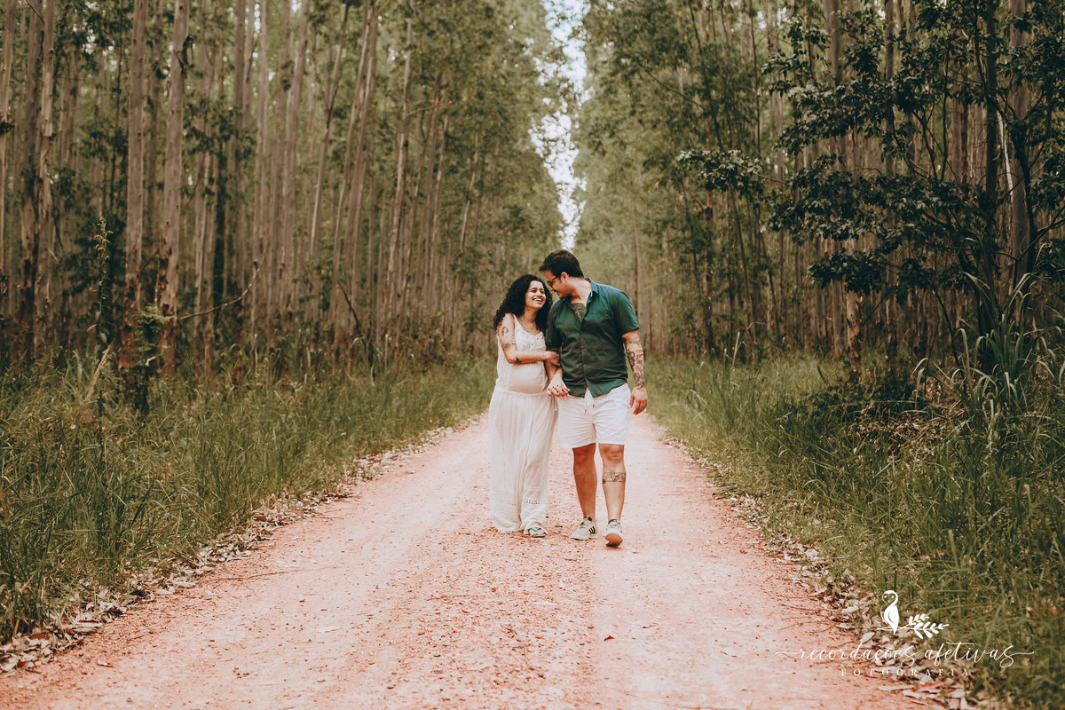 Ensaio Gestante em Plantação de Eucaliptos em Sorocaba