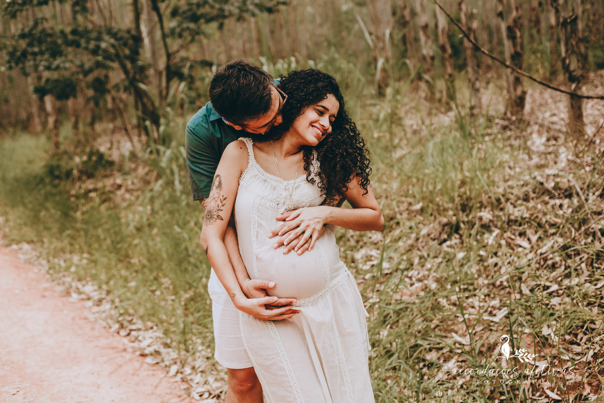 Ensaio Gestante em Plantação de Eucaliptos em Sorocaba