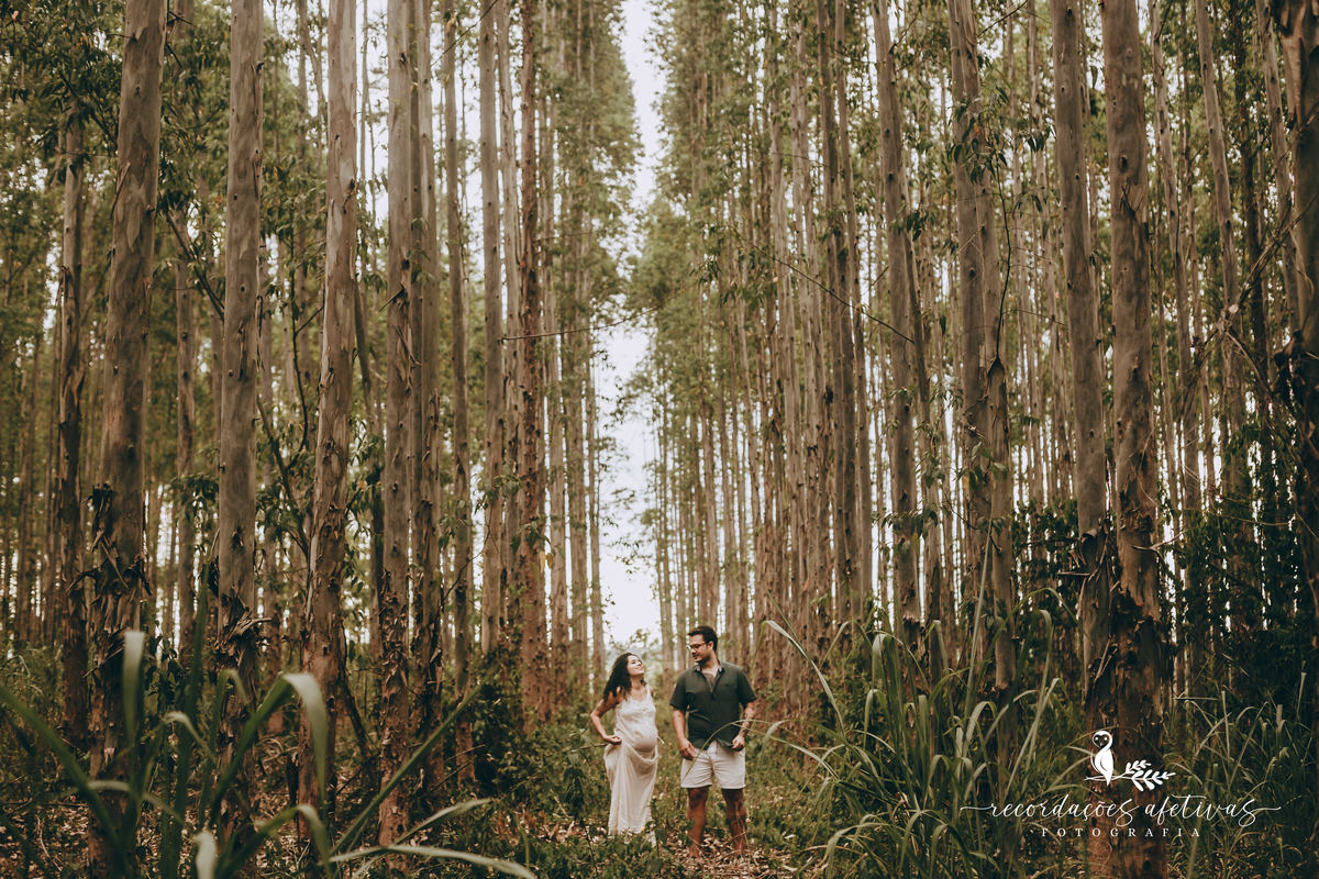 Ensaio Gestante em Plantação de Eucaliptos em Sorocaba