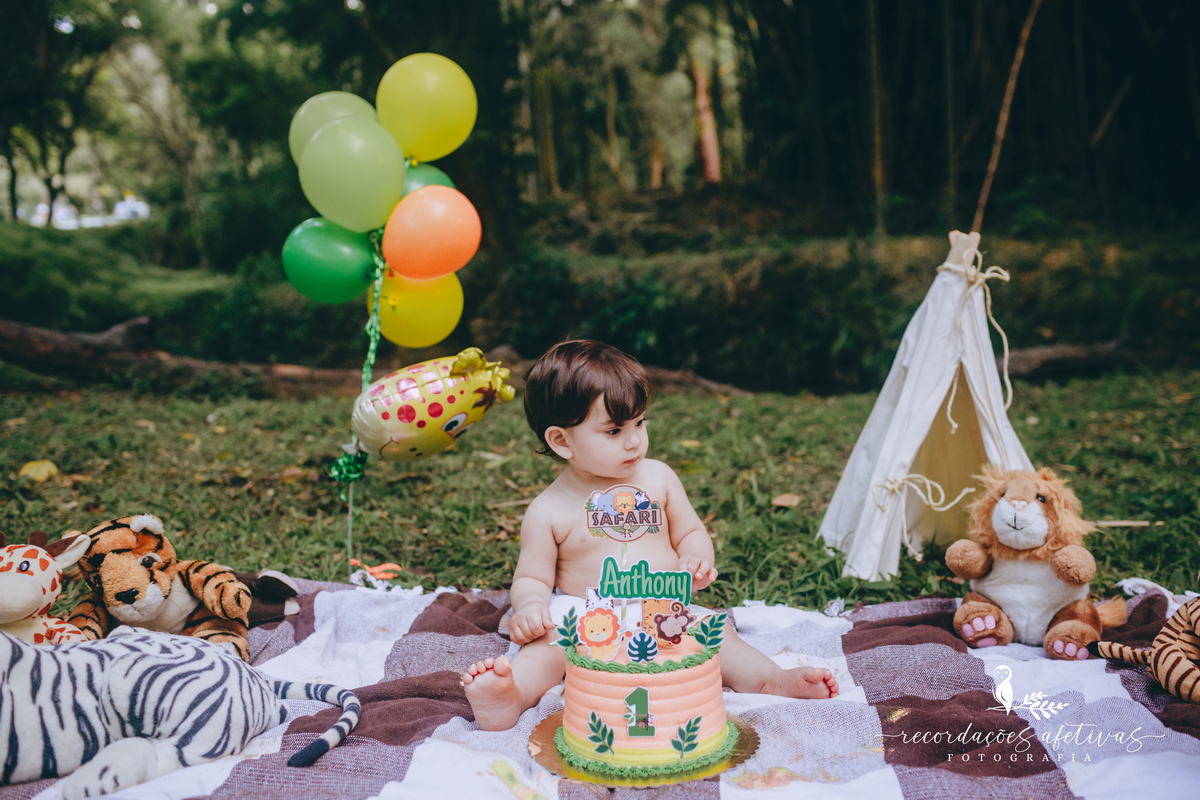 Smash the Cake com tema Safari realizado na Brasital em São Roque