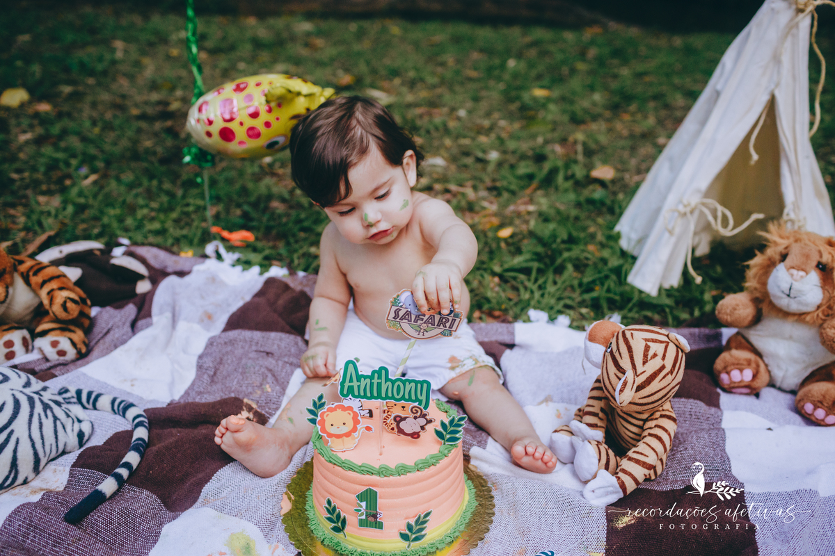 Smash the Cake com tema Safari realizado na Brasital em São Roque