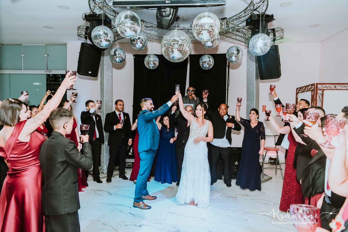 Casamento Realizado na Igreja Matriz em São Roque. Espaço Beauty Garden São Roque. Espaço Pico Vinho