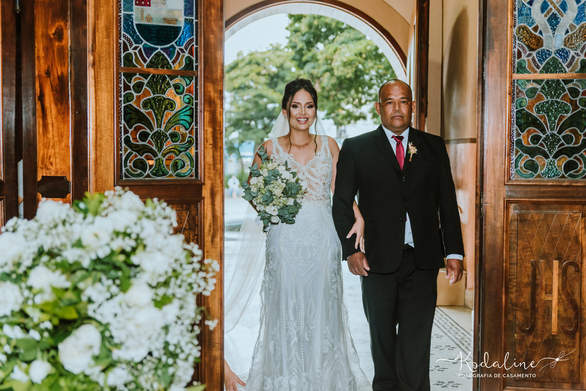 Casamento Realizado na Igreja Matriz em São Roque. Espaço Beauty Garden São Roque. Espaço Pico Vinho