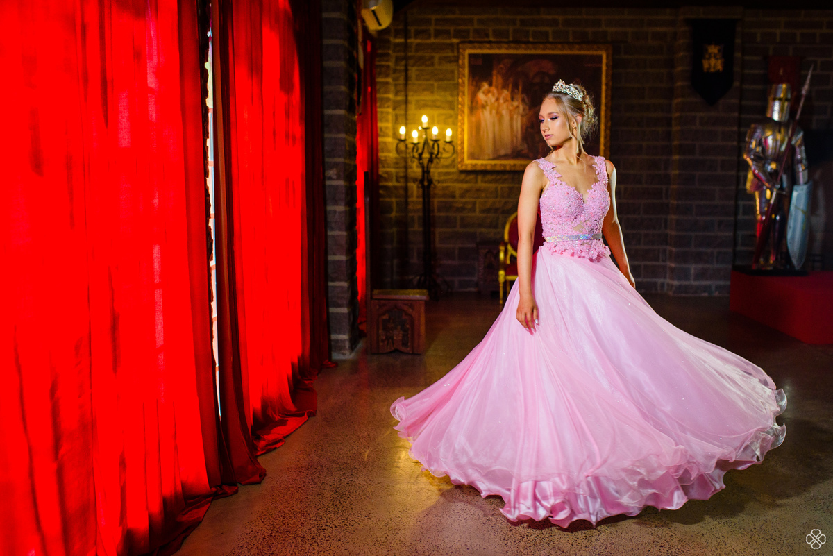 Ensaio de 15 anos no castelo Monstsalvat