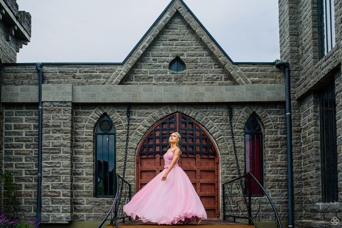 Ensaio de 15 anos no castelo Monstsalvat