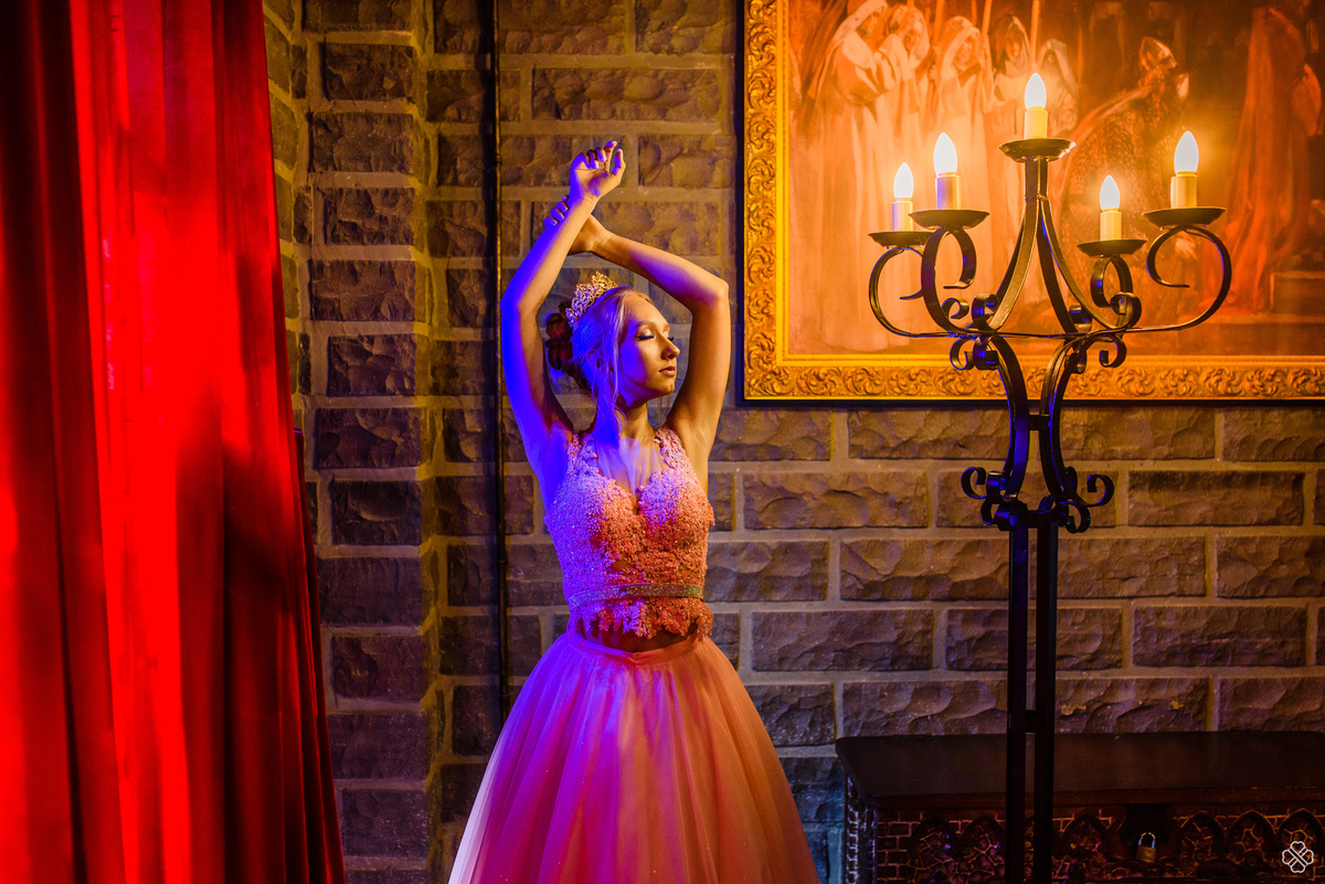 Ensaio de 15 anos no castelo Monstsalvat