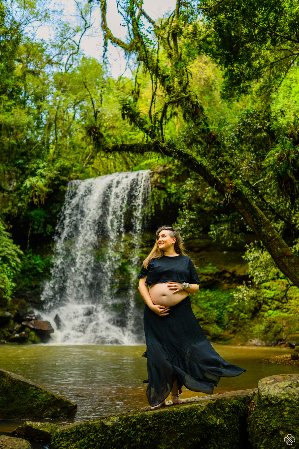 Ensaio de gestante na caverna dos bugres