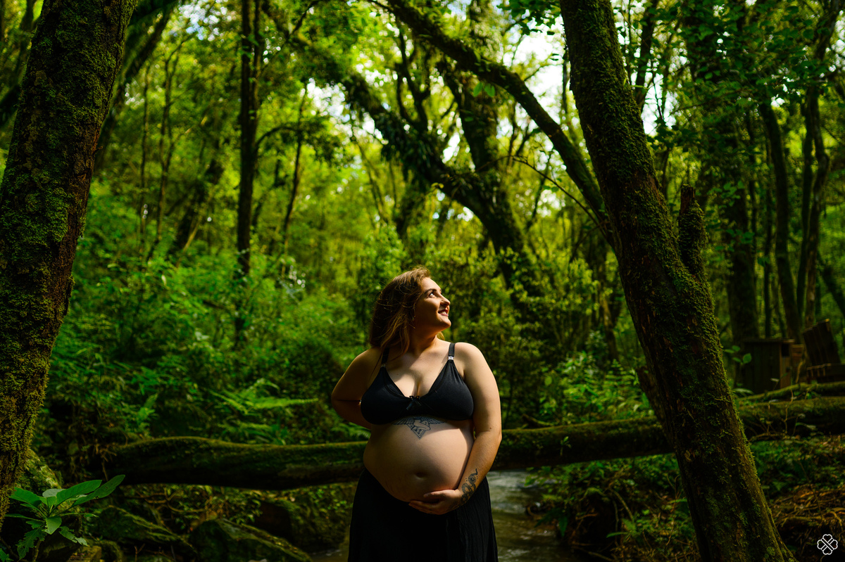 Ensaio de gestante na caverna dos bugres