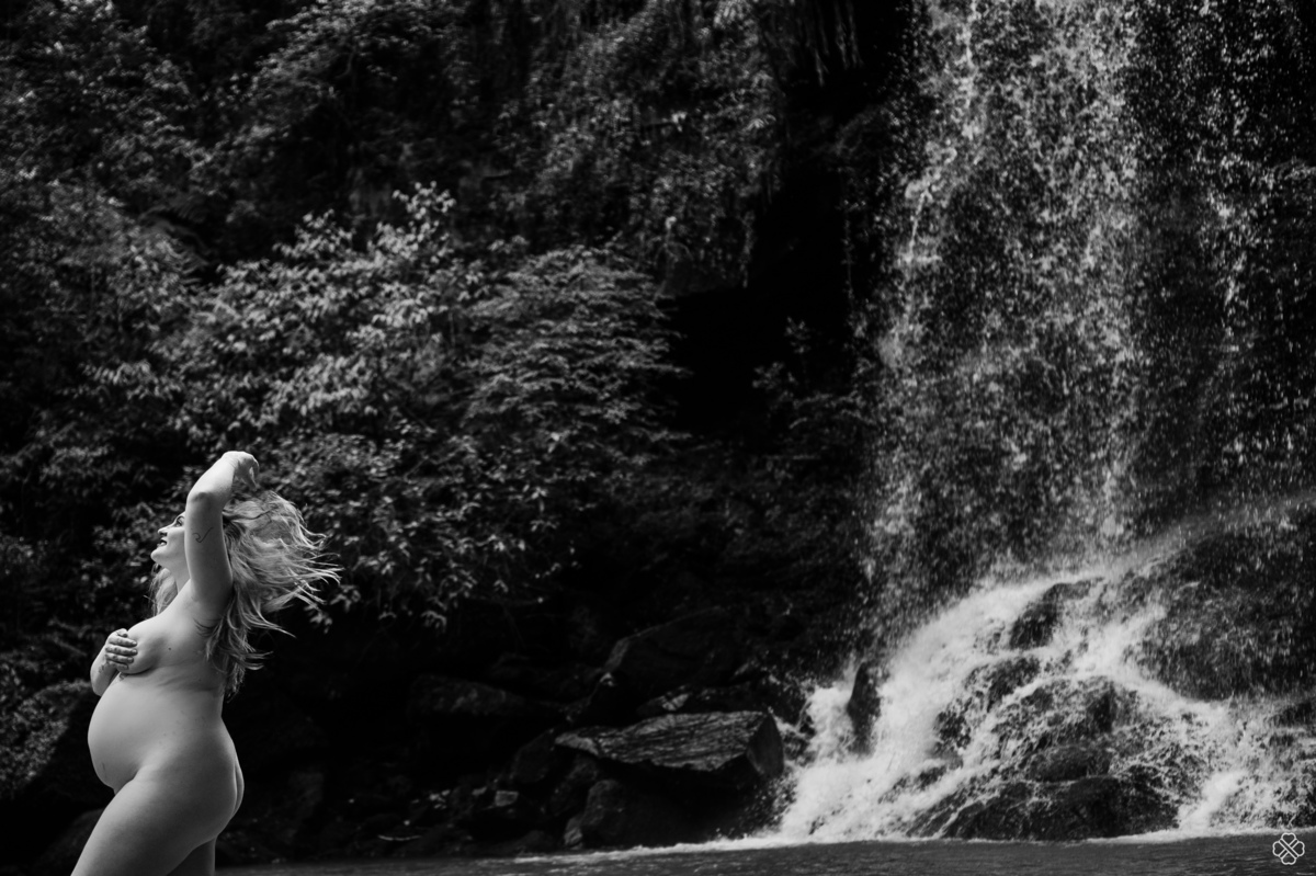 Ensaio de gestante na caverna dos bugres