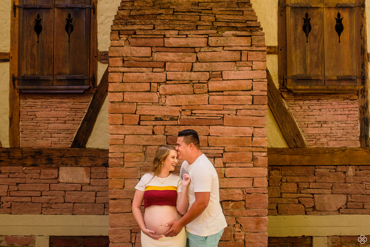 Ensaio de gestante nas casas de Enxaimel