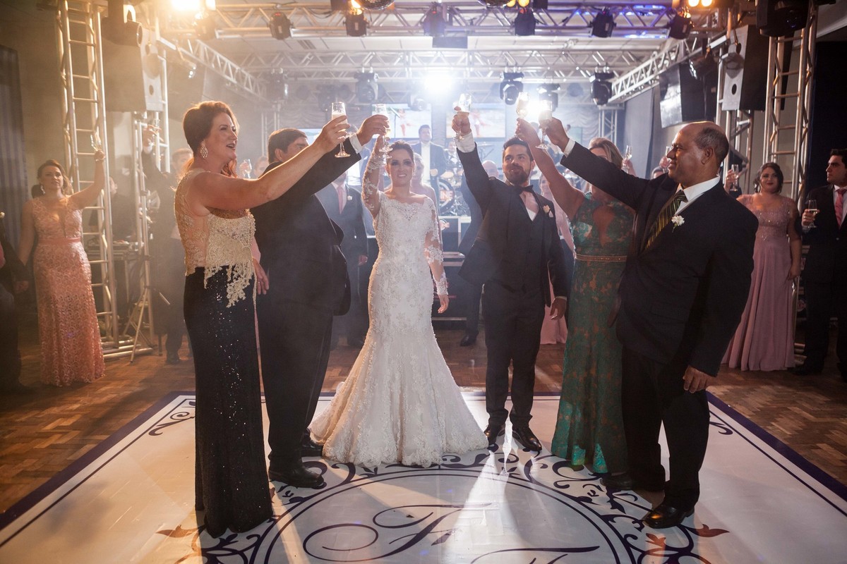 brinde com os pais após cerimonia