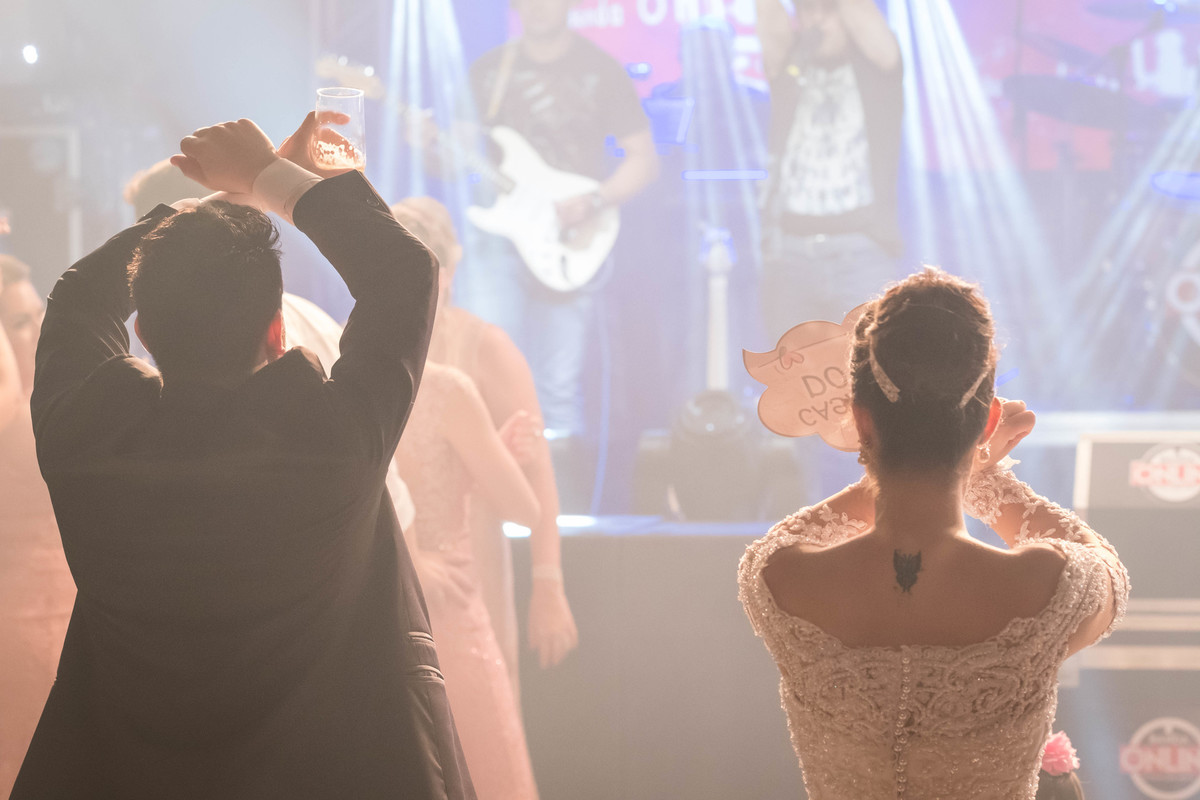 braços para cima e muita festa