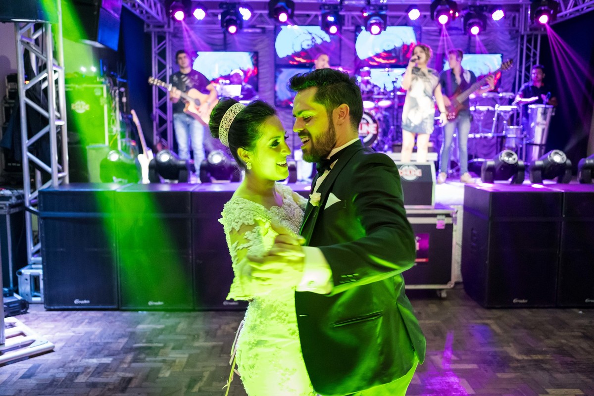 dança do casal, festa bombando