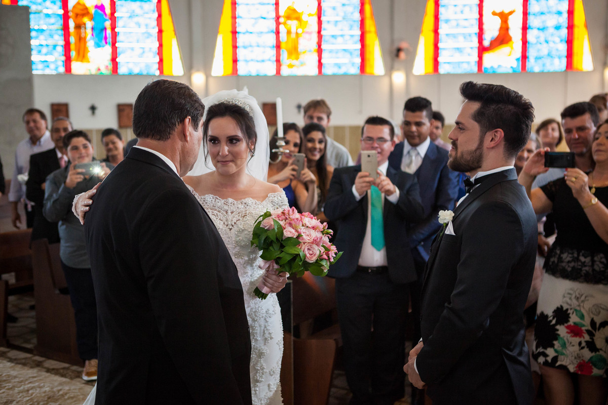 entrega da noiva ao seu noivo, momentos feitos pelo seu pai, com muito amor