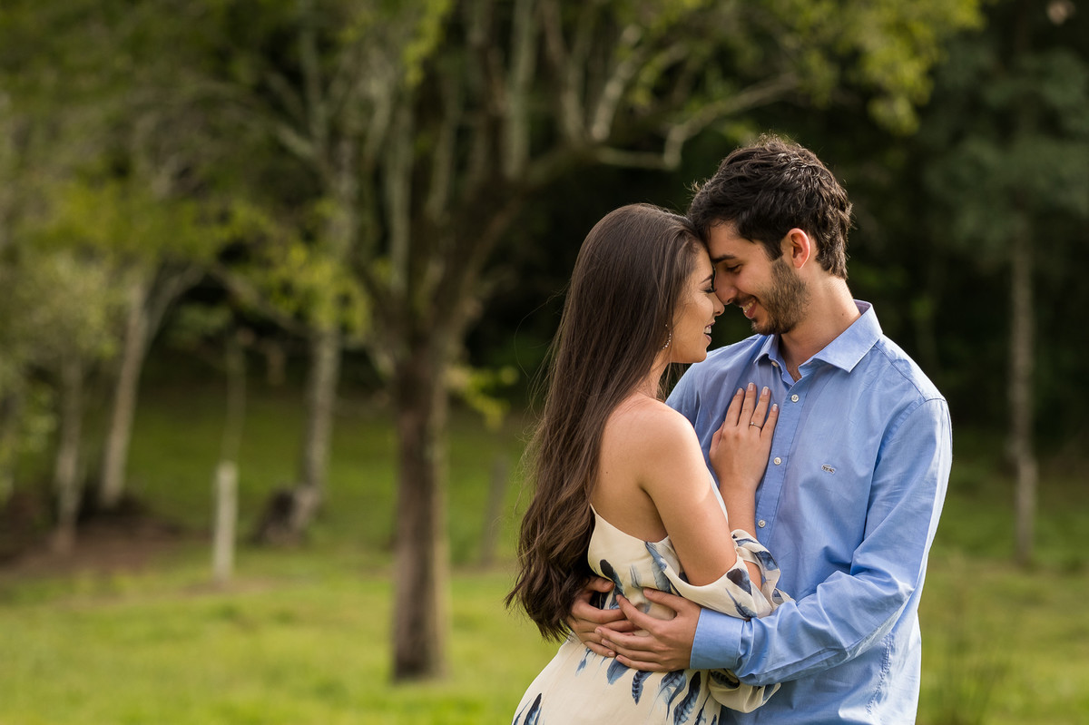 quando a arvore faz moldura ao casal apaixonado