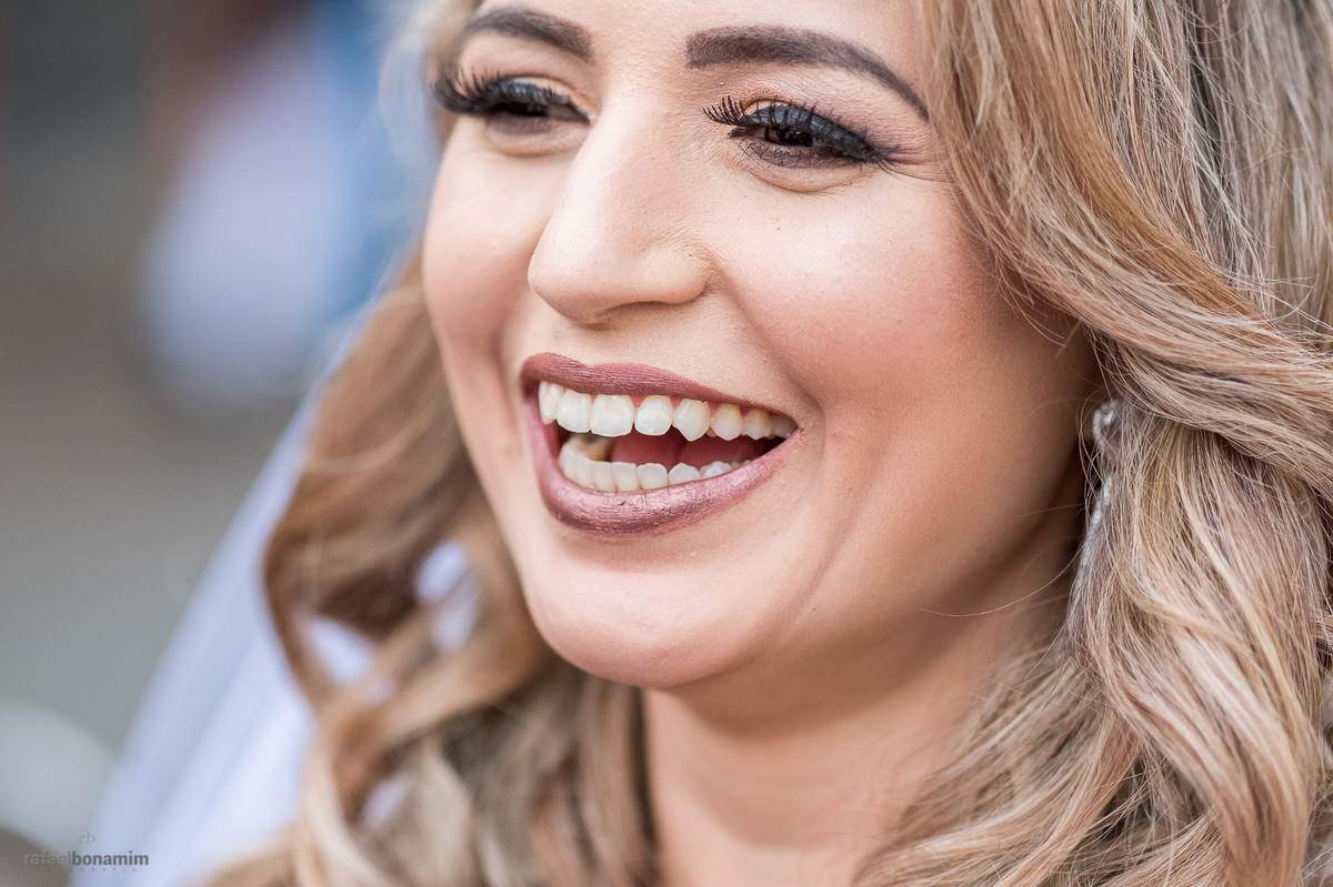 lindo sorriso da noiva, dia de casar