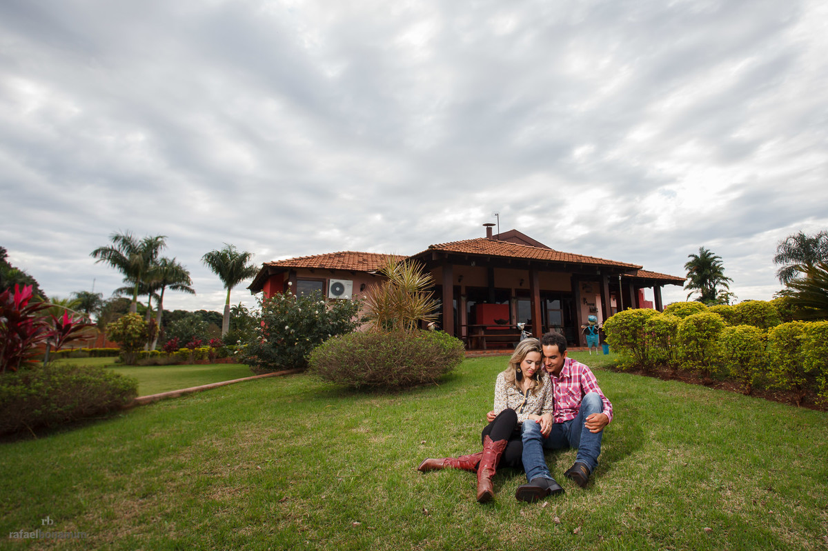 com um cenário de tirar o fôlego, o rancho que fica localizado próximo a Palotina-Pr, foi sendo conquistado pelos noivos.