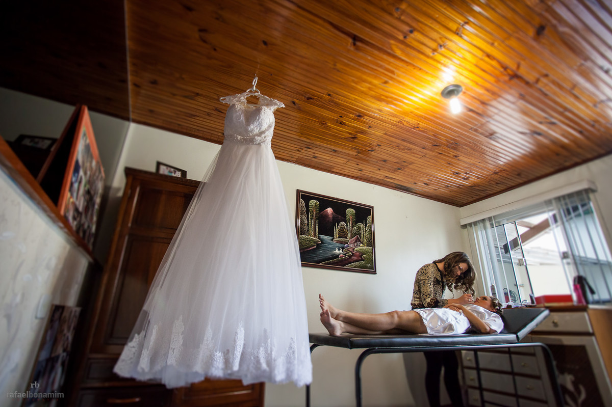 vestido de noiva, tempo que antecede o momento mais esperado para Cassia Caroline.