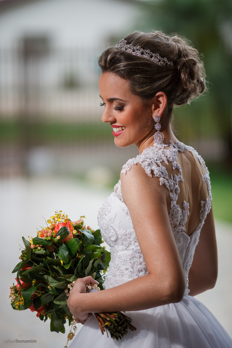 lindos brincos a noiva Cássia usou em seu casamento, na cidade de Iporá-Pr, noroeste do Paraná,.