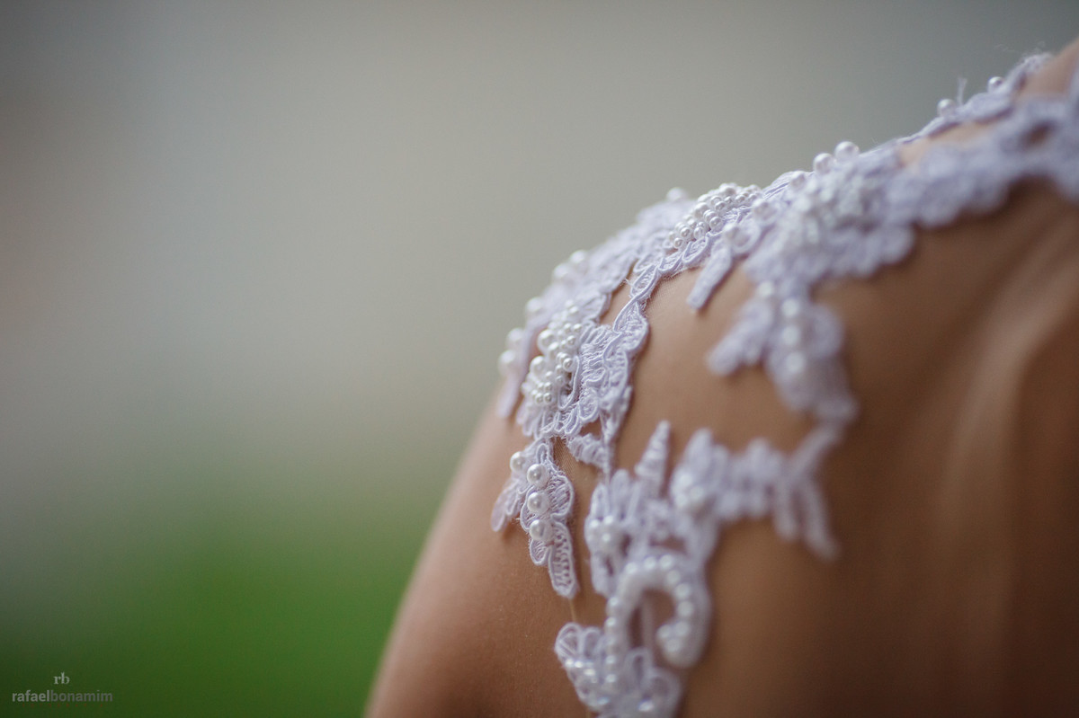 o fotografo Rafael Bonamim teve todo cuidado em se deslocar de Umuarama à Iporã, no noroeste do Paraná, para obter lindas fotos deste casal lindo.