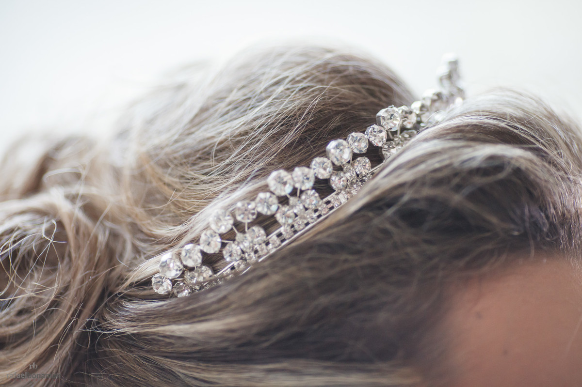 coroa de pedra preciosas, comprada em Umuarama-Pr. na Loja Noivas de Umuarama