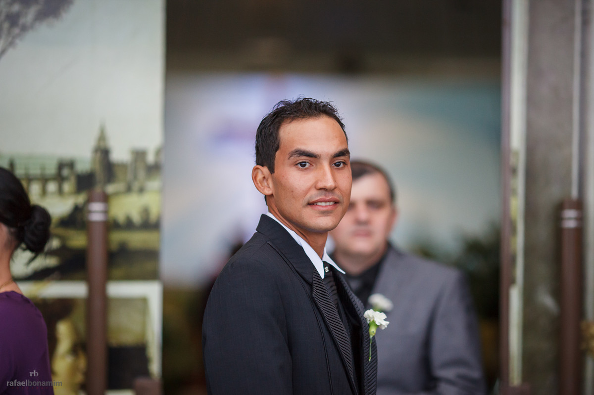 o noivo Ernesto sempre calmo para receber sua noiva.