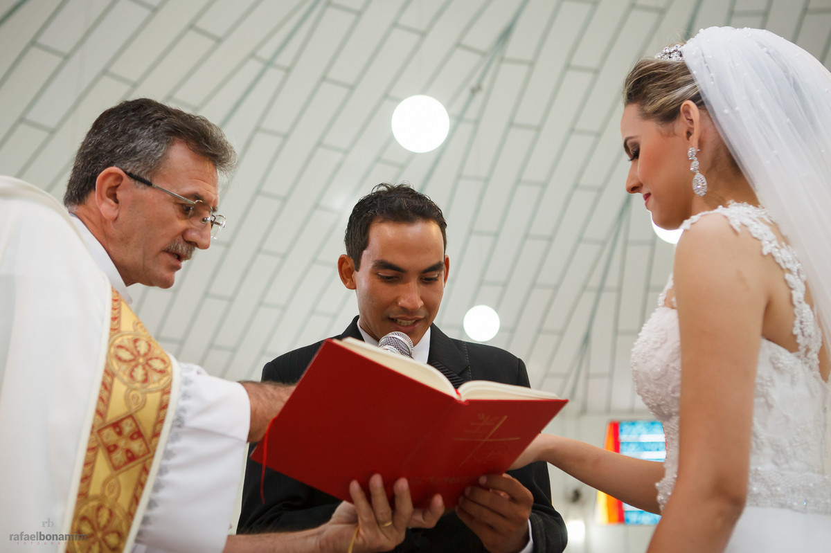 agora chegou os votos dos noivos, o noivo primeiro e depois a noiva.