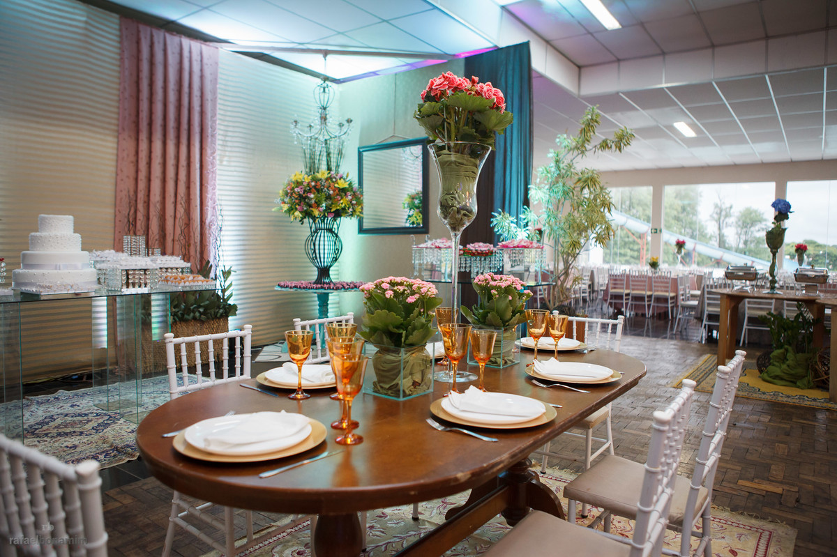 detalhes da decoração realizado pelo competente Val, inclui irmão do noivo.