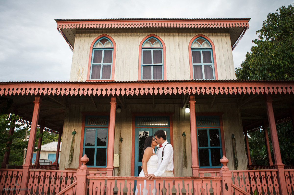 fotografias de casal feitas em um antigo seringal do século passado