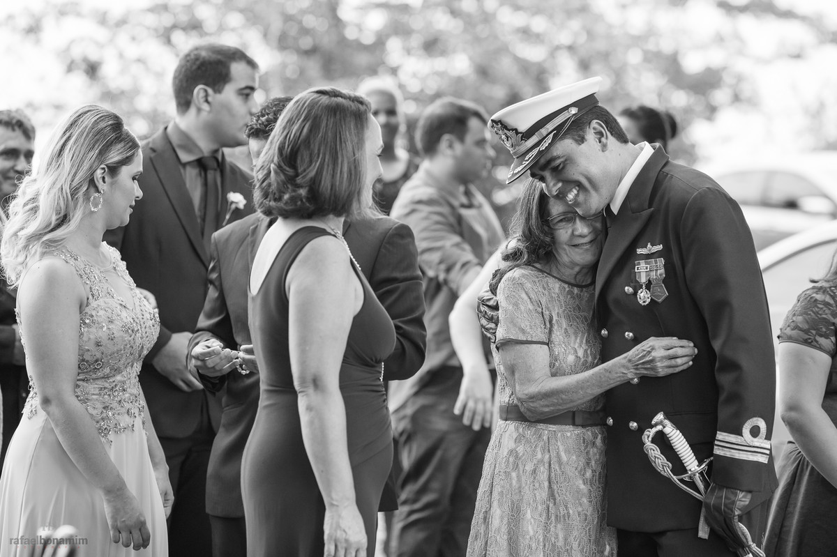 o noivo emocionado com sua avó