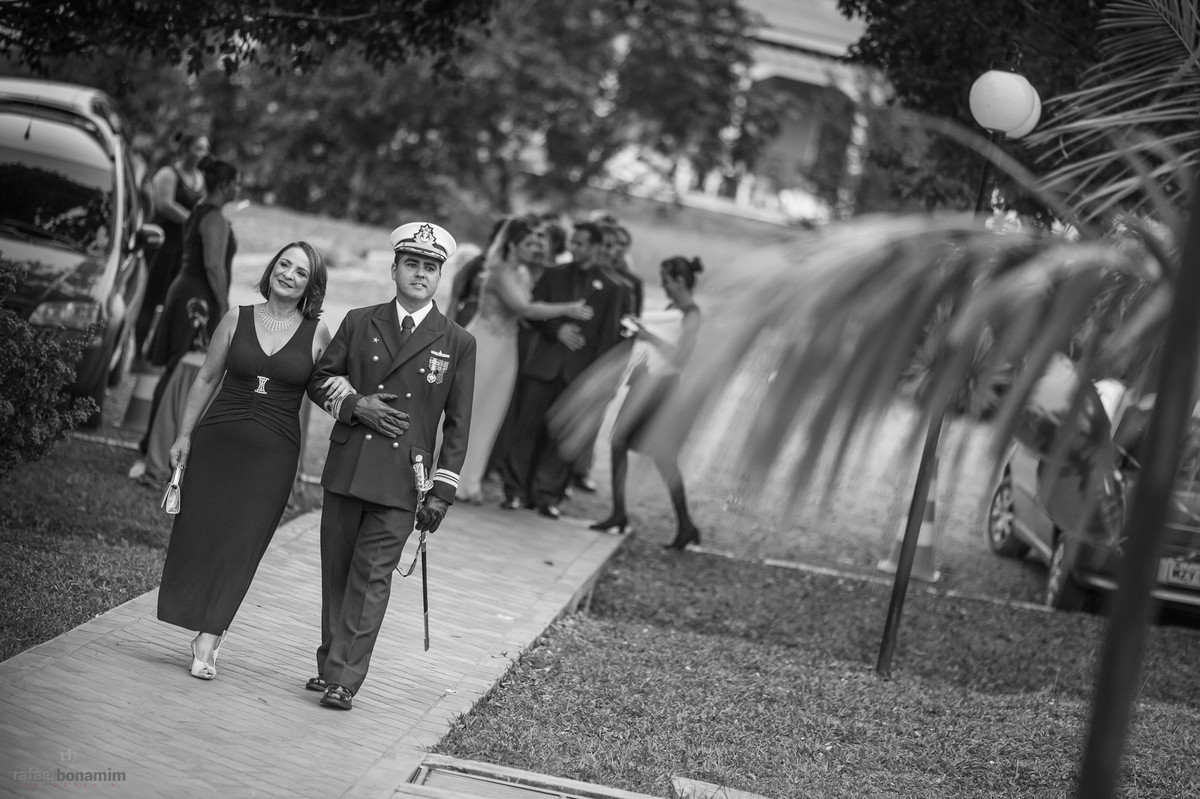 entrada do noivo pelas calçadas da cidade de Umuarama