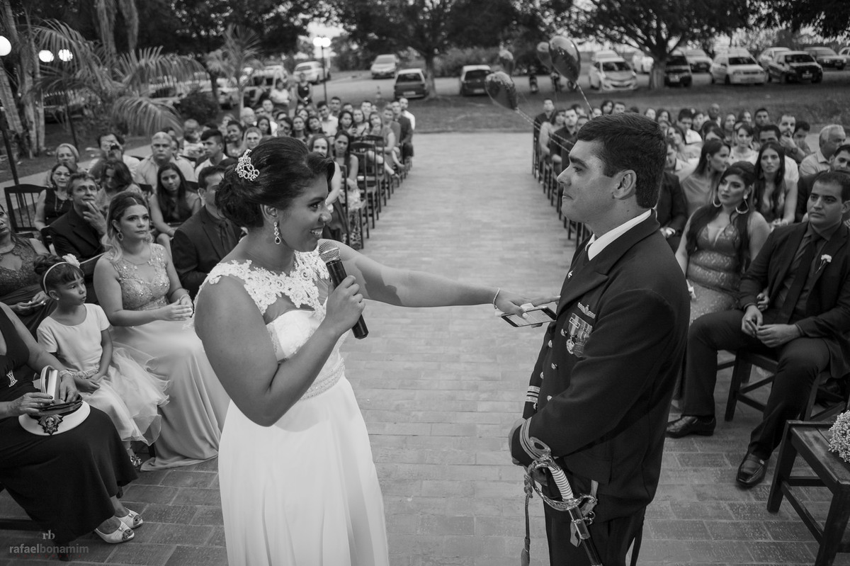 noiva linda e alegre, Tirzá foi assim em seu casamento