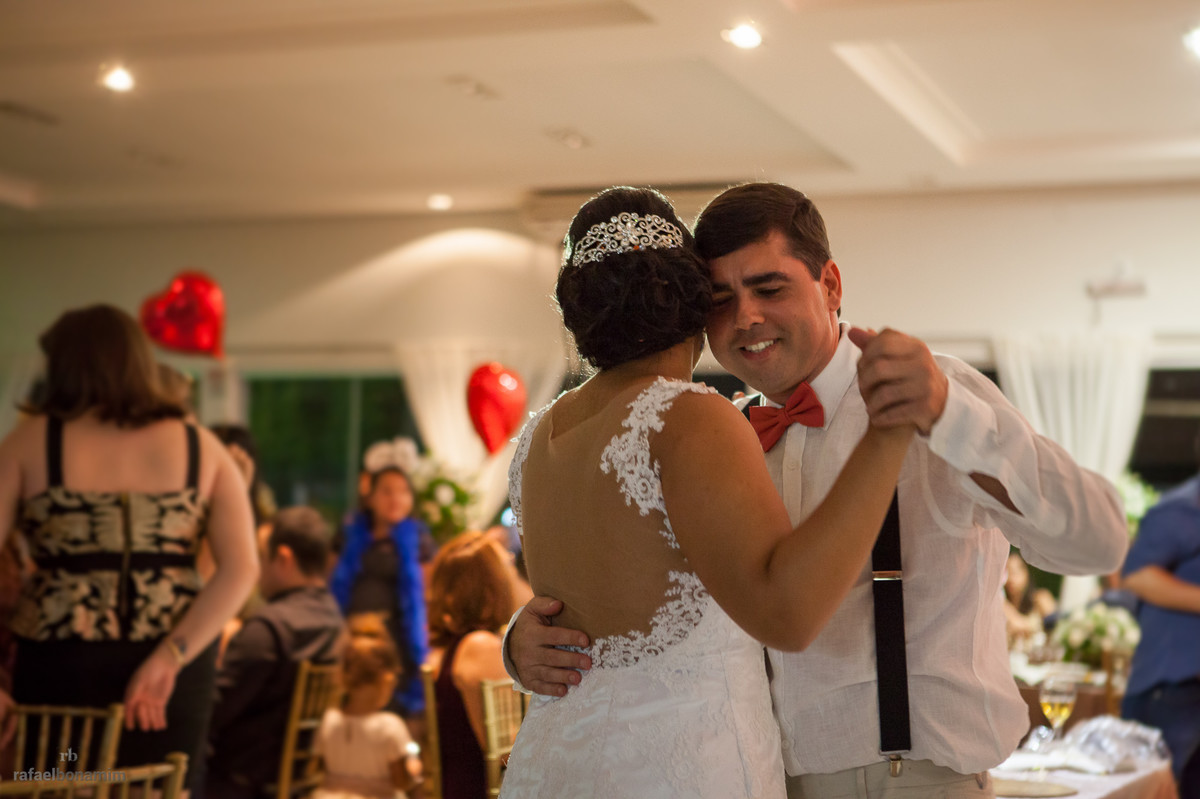 a dança do casal em seu casamento